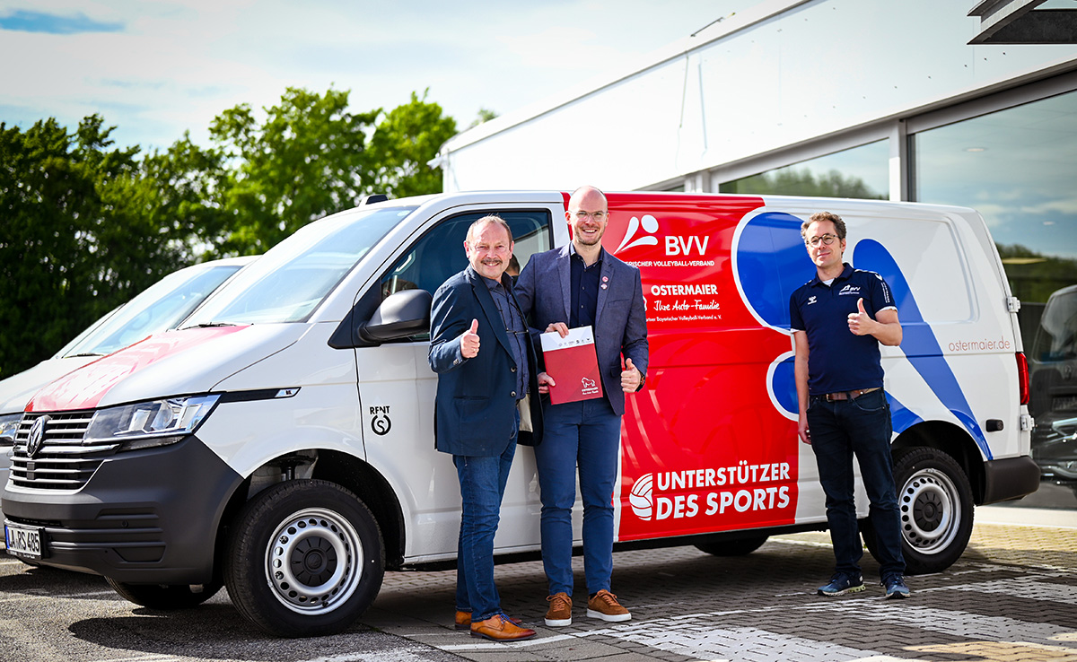 Strahlend am Bild (v. l.): Rupert Hafner (BVV-Vizepräsident), Andreas Jerchel (Leiter Marketing, CRM & Digitalisierung) und Georg Kettenbohrer (Medienkoordinator BVV)