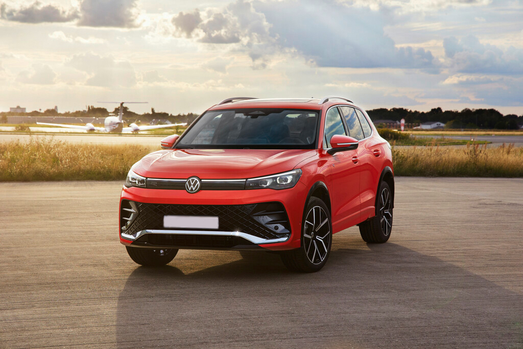 VW Tiguan von schräg vorne 
